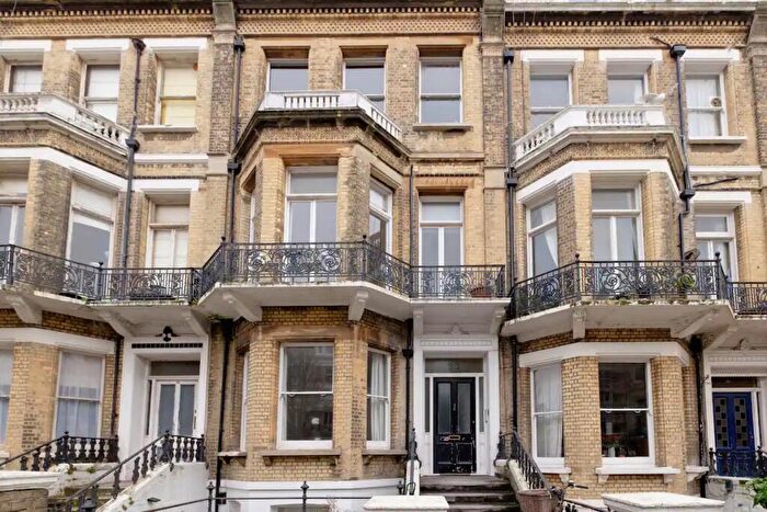 2 Bedroom Apartment To Rent In First Avenue, BN3