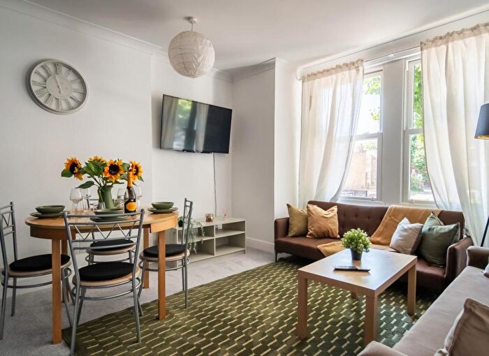 2 Bedroom Flat To Rent In Parfrey Street, London, W6