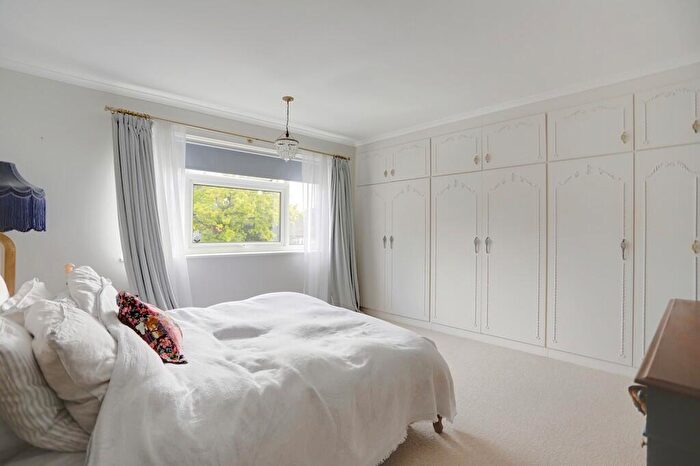 2 Bedroom Apartment To Rent In High Beech, Eversley Park Road, N21