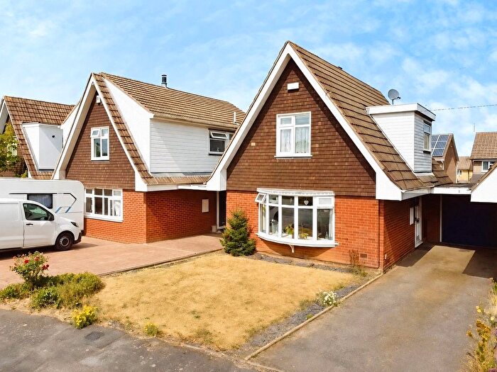3 Bedroom Link Detached House For Sale In Portland Drive, Hinckley, Leicestershire, LE10