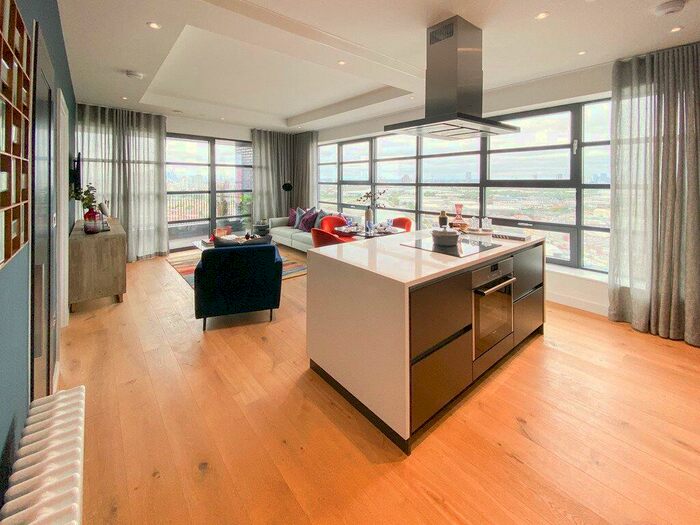 2 Bedroom Apartment To Rent In Bridgewater House, London City Island, London, E14