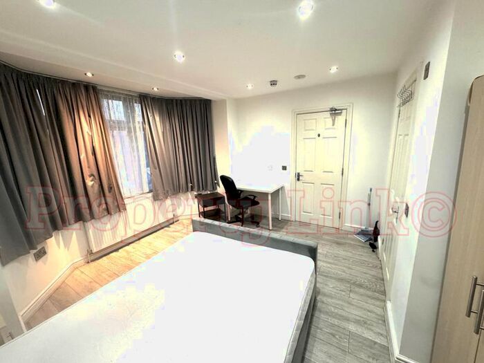 Property To Rent In Wanstead Lane, Cranbrook, Ilford, IG1