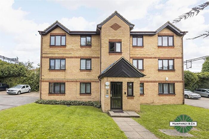 1 Bedroom Flat To Rent In Fielders Close, Enfield Town, EN1