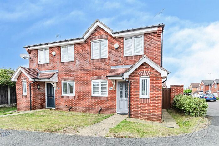 3 Bedroom Semi-Detached House For Sale In St. James Gardens, Mansfield Woodhouse, Mansfield, NG19