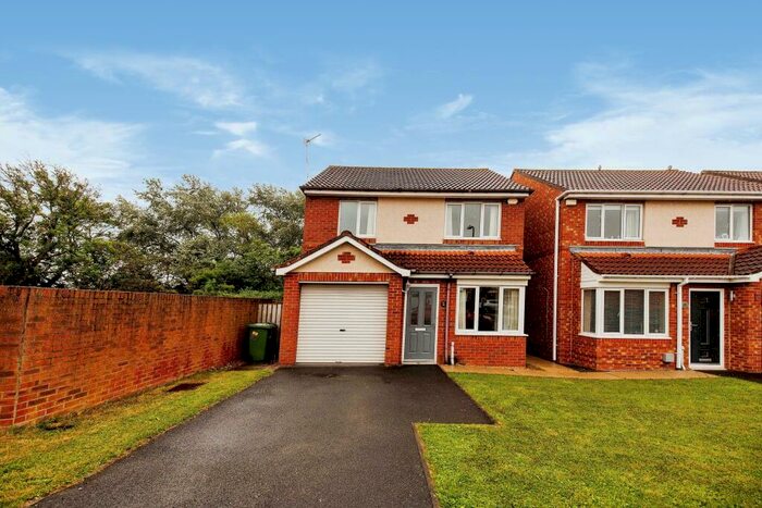3 Bedroom Detached House To Rent In Dumbarton Close, Sunderland, SR4