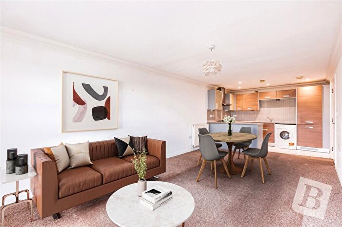 2 Bedroom Apartment For Sale In Oldchurch Road, Romford, RM7