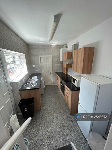 3 Bedroom Flat To Rent In Ripon Street, Gateshead, NE8