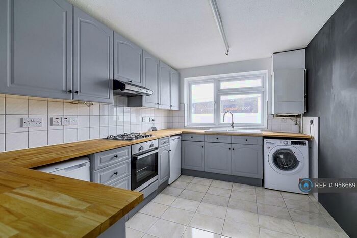 2 Bedroom Maisonette To Rent In Albert Road, Belvedere, DA17
