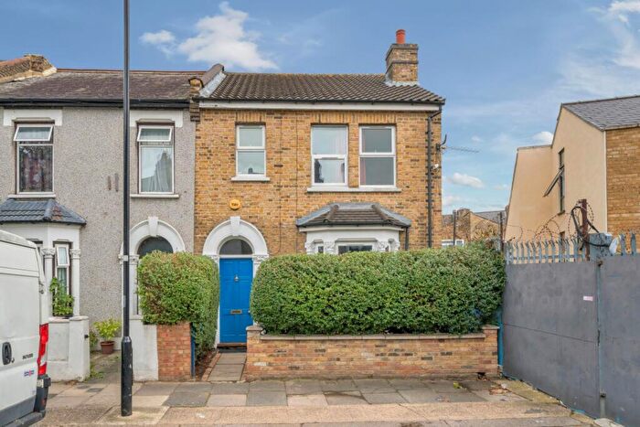 3 Bedroom End Of Terrace House For Sale In Eighth Avenue, London, E12