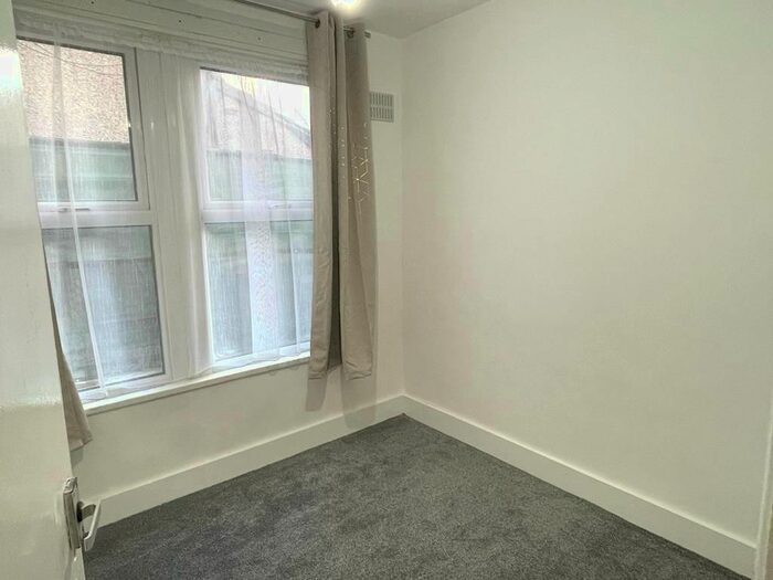2 Bedroom Flat To Rent In St. Saviours Road, Croydon, CR0
