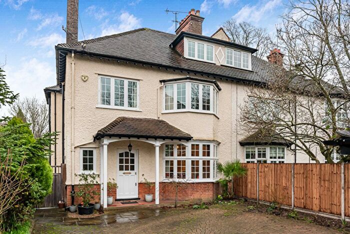 5 Bedroom Semi Detached House For Sale In London Road, St. Albans, Hertfordshire, AL1