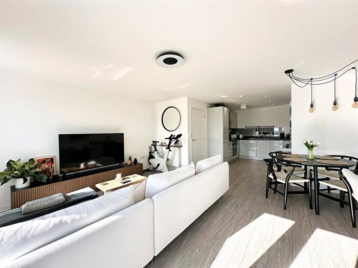 1 Bedroom Flat For Sale In Lett Lane, Castle Hill, Ebbsfleet Garden City, Kent, DA10