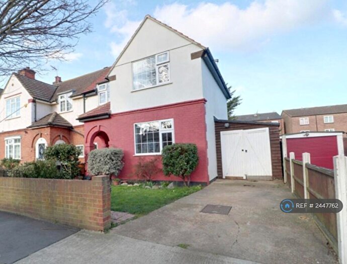 3 Bedroom End Of Terrace House To Rent In Willow Street, Romford, RM7