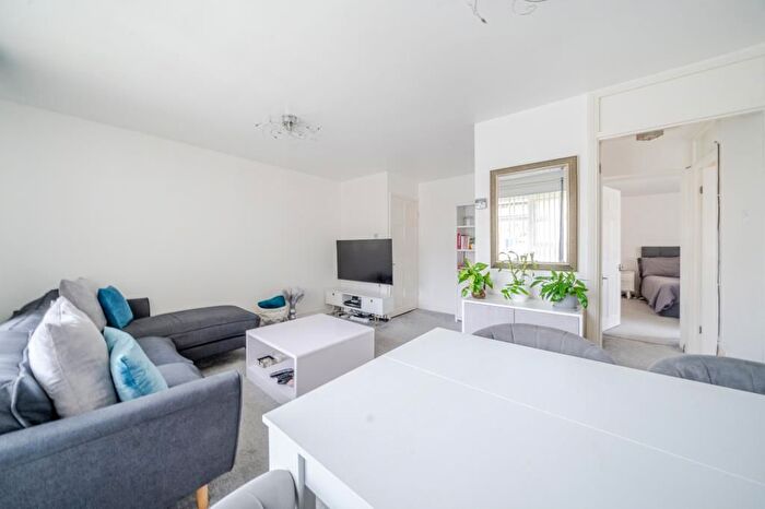 1 Bedroom Flat For Sale In High Wycombe, Downley, Buckinghamshire, HP13