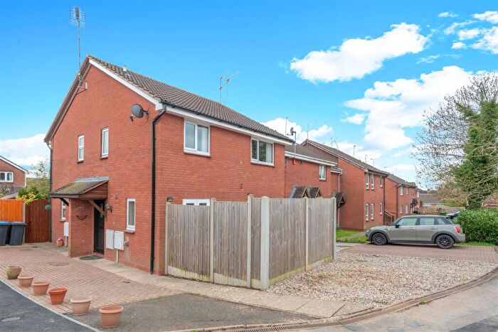 2 Bedroom Terraced House For Sale In Devonish Close, Alcester, B49
