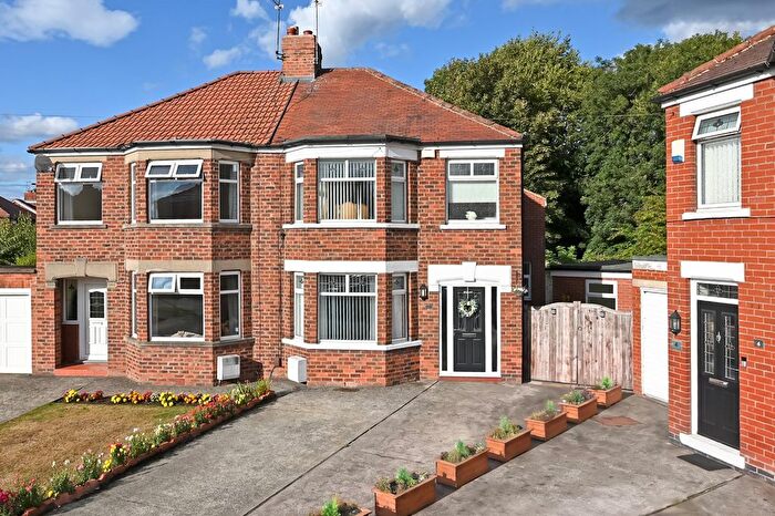 3 Bedroom Semi-Detached House For Sale In Plantation Grove, Boroughbridge Road, York, YO26