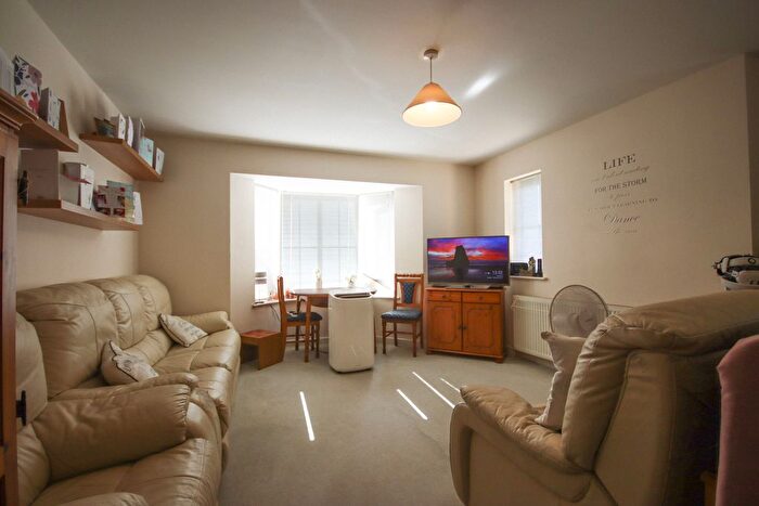 2 Bedroom Flat For Sale In Samuel Drive, Kemsley, Sittingbourne, ME10