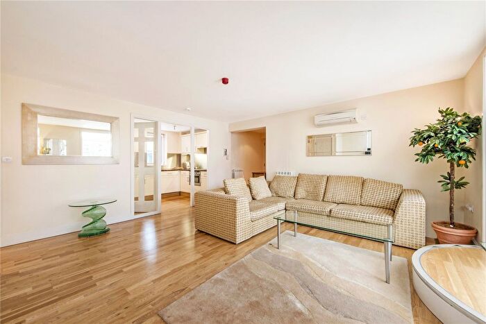 1 Bedroom Flat For Sale In Pepper Street, Millwall, E14
