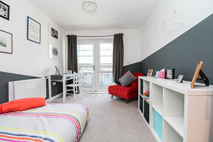 2 Bedroom Flat For Sale In Centenary Plaza, Southampton, SO19