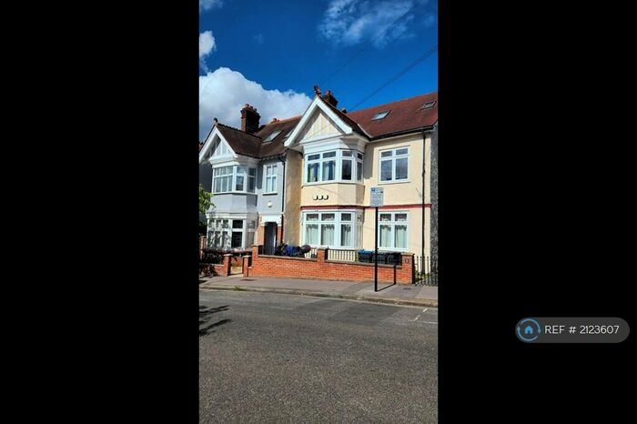 3 Bedroom Flat To Rent In Chisholm Road, Croydon, CR0