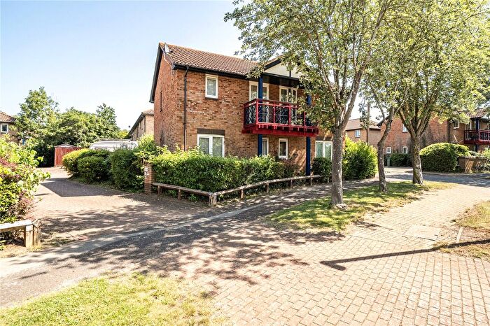 Studio For Sale In Pomander Crescent, Walnut Tree, Milton Keynes, MK7