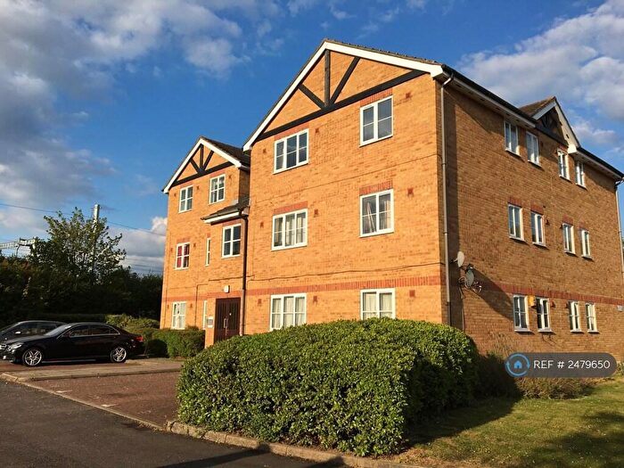 2 Bedroom Flat To Rent In Maplin Park, Slough, SL3