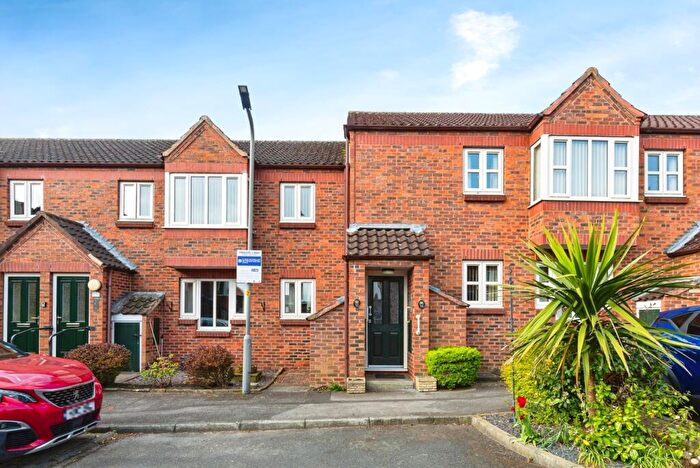 2 Bedroom Flat For Sale In Applegarth Court, Northallerton, North Yorkshire, DL7
