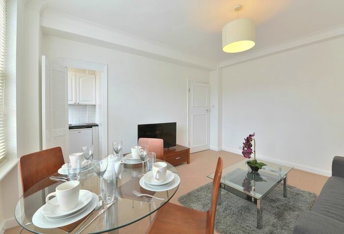 1 Bedroom Flat To Rent In Hill Street, London, W1J