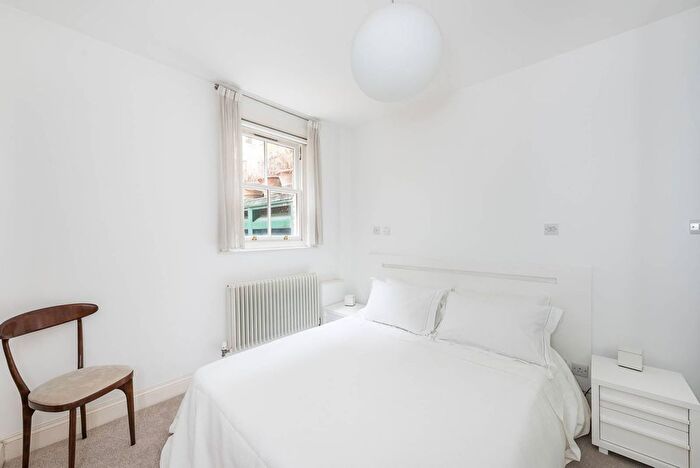 2 Bedroom Flat To Rent In Beauchamp Place, Knightsbridge, London, SW3