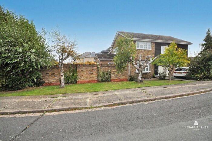 4 Bedroom Detached House For Sale In Conifers, Hadleigh, SS7