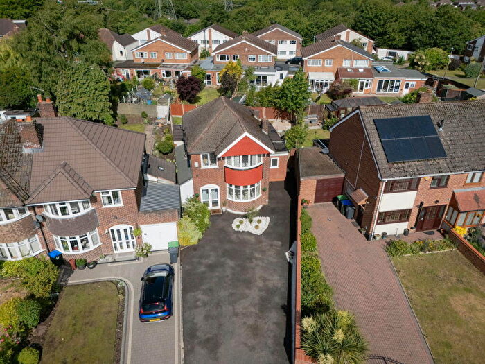 3 Bedroom Detached House For Sale In Hillcrest Avenue, Great Barr, B43