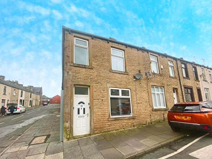 3 Bedroom End Of Terrace House For Sale In Woodbine Road, Burnley, Lancashire, BB12