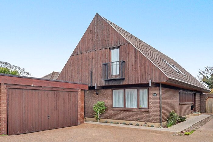 4 Bedroom Detached House For Sale In Ness Road, Shoeburyness, SS3