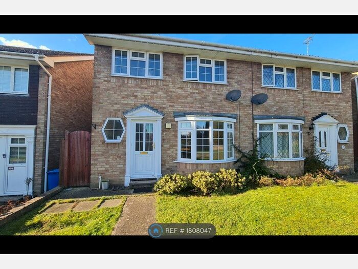 3 Bedroom Semi-Detached House To Rent In Grafton Close, Maidenhead, SL6