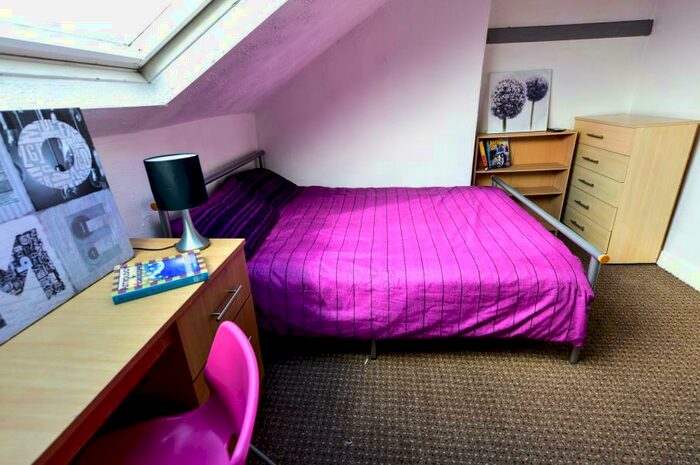 6 Bedroom Terraced House To Rent In Ebberston Terrace, Hyde Park, Leeds, LS6