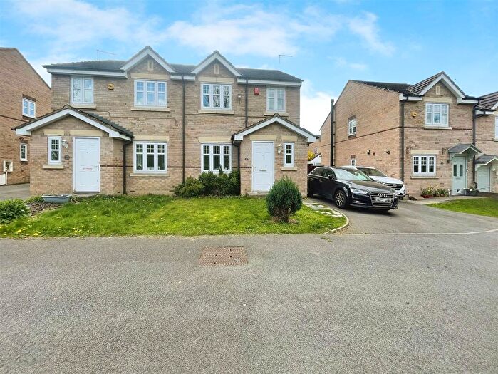 3 Bedroom Semi-Detached House For Sale In Rosedale Fold Bradford, BD10
