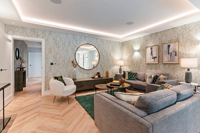 2 Bedroom Flat To Rent In Cockfosters Road, Barnet, EN4