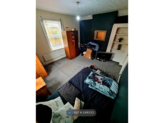 2 Bedroom Flat To Rent In Grovelands Road, Reading, RG30