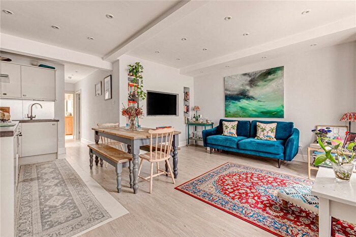 2 Bedroom Flat For Sale In Fairholme Road, London, W14