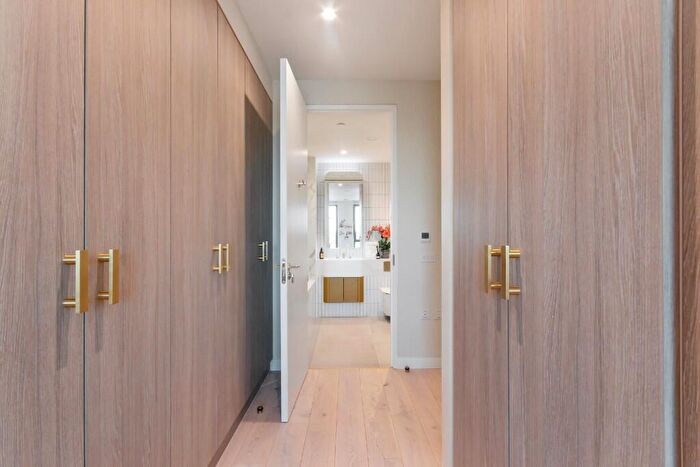 2 Bedroom Apartment To Rent In The Arc, City Road, London, EC1V
