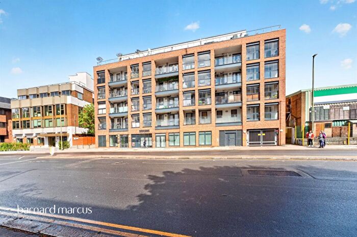 2 Bedroom Flat For Sale In High Road, London, N20