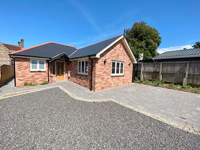 2 Bedroom Detached Bungalow To Rent In Long Lane, Newport, PO30