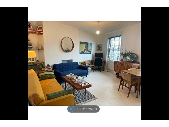 1 Bedroom Flat To Rent In Crossway, London, N16