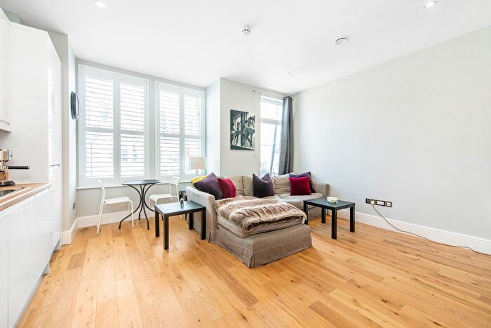 2 Bedroom Flat To Rent In Munster Road, London, SW6