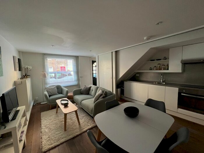 2 Bedroom Mews House To Rent In Lorne Gardens, Holland Park, W11