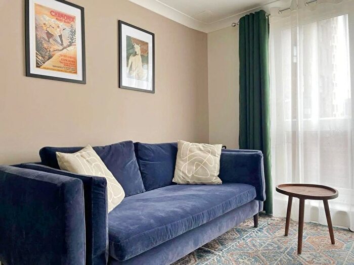 2 Bedroom Flat To Rent In Poplar High Street, London, E14