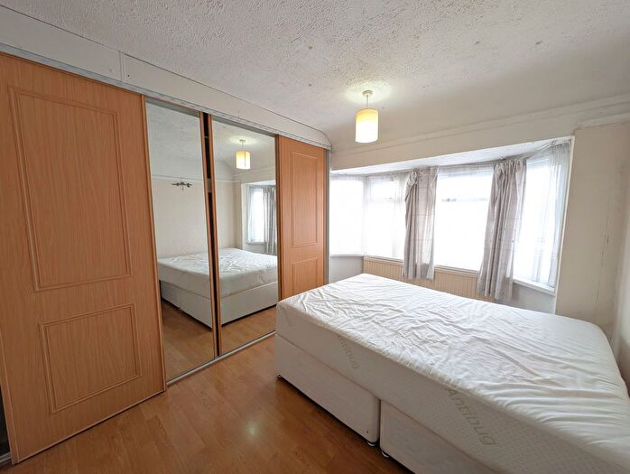3 Bedroom End Of Terrace House For Sale In Bourne Avenue, Hayes, Greater London, UB3