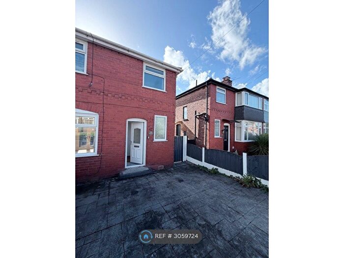 3 Bedroom Semi-Detached House To Rent In Lawnswood Drive, Manchester, M27