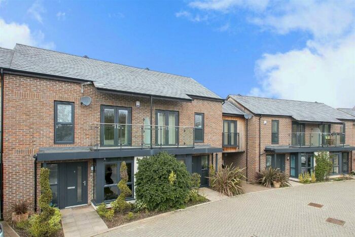 3 Bedroom Semi-Detached House To Rent In Ginsberg Crescent, Oakgrove, Milton Keynes, MK10