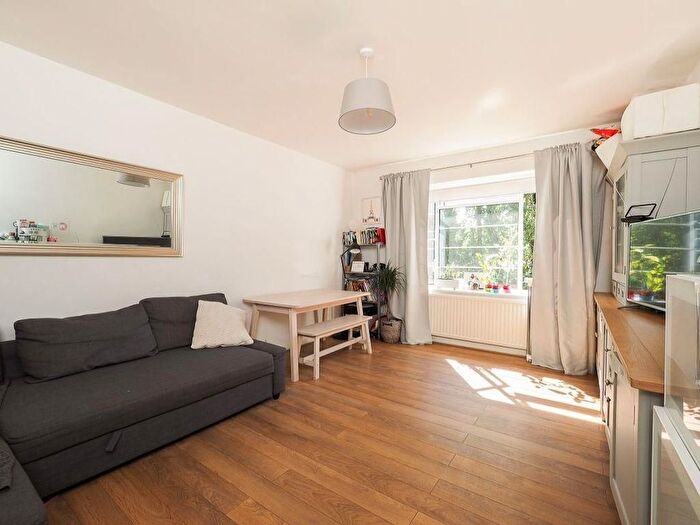 1 Bedroom Flat To Rent In Wyke Road, Raynes Park, SW20